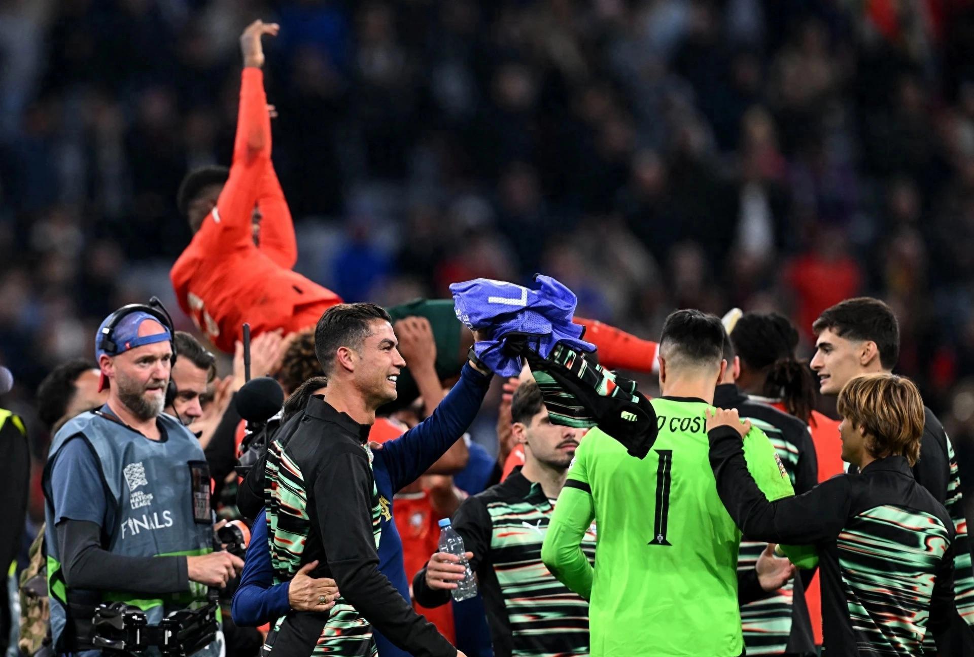 雄霸欧预赛舞台，国家队力争晋级欧洲杯的简单介绍