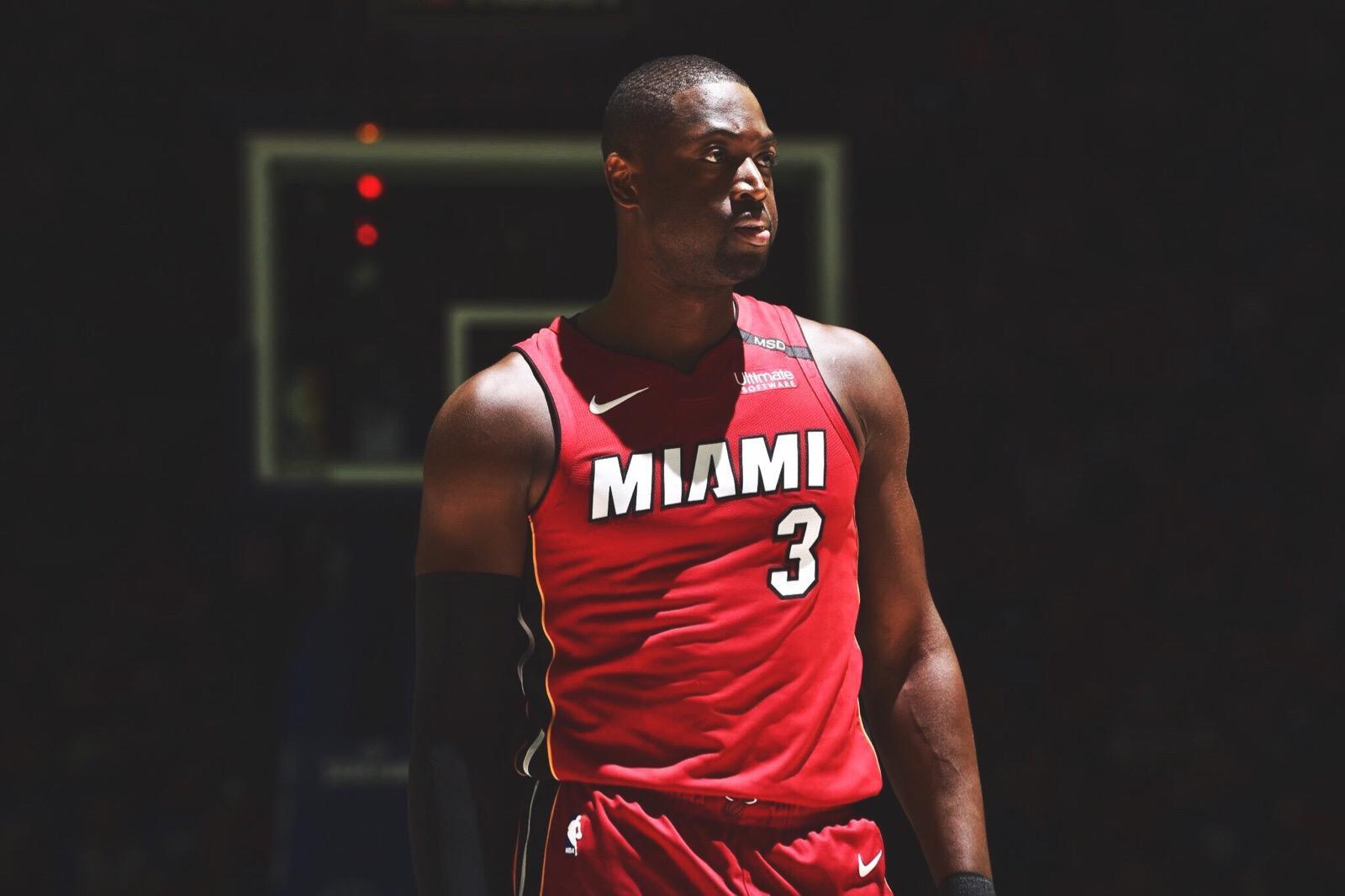 包含韦德身穿多特金，助热火站上胜利之巅的词条